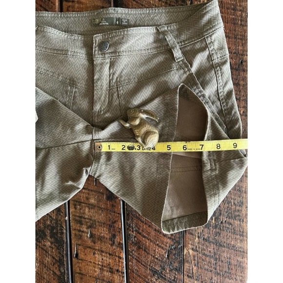 Womens Green prAna lightweight walking shorts, Size 6 - Picture 15 of 16